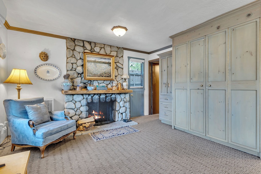 Off site Creekside Cottage 2 story Sleeps 7, photo 6
