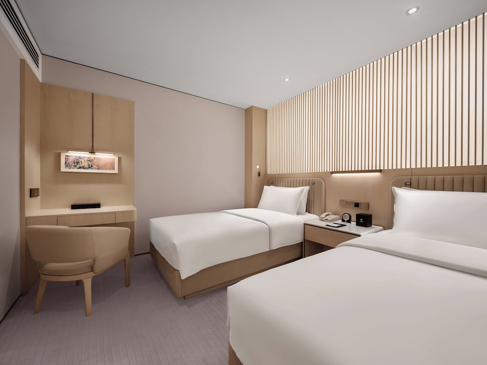 Jinling Tower Magic Three-Bedroom Family Room - Photo 5