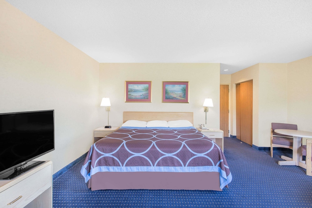 Studio Suite, 1 King Bed, Non Smoking photo 3