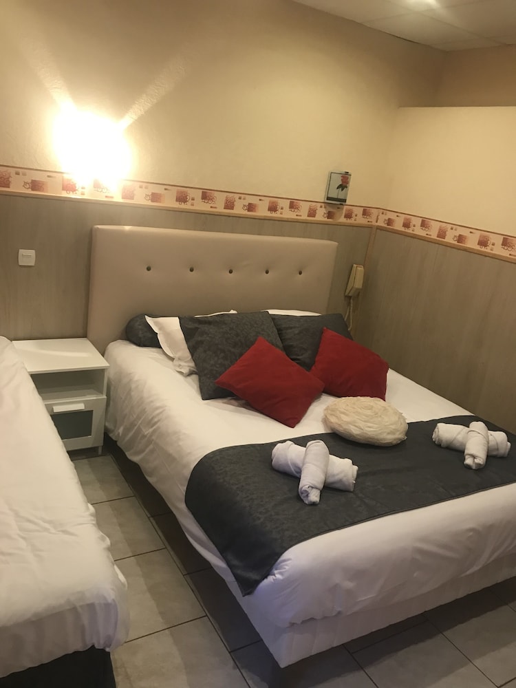 Economy Triple Room photo 1