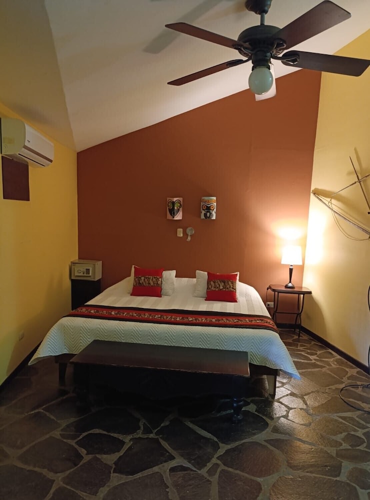Standard Double Room, 1 King Bed photo 2