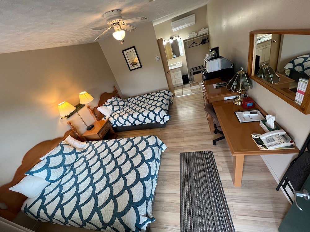 Classic Room, 2 Double Beds, Non Smoking photo 2