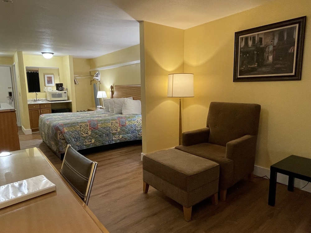 Standard Room, 1 King Bed - Photo 2