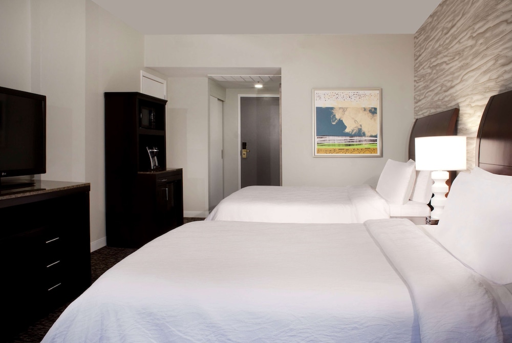 Room, 2 Queen Beds, Accessible (Mobility, Roll-in Shower) photo 3