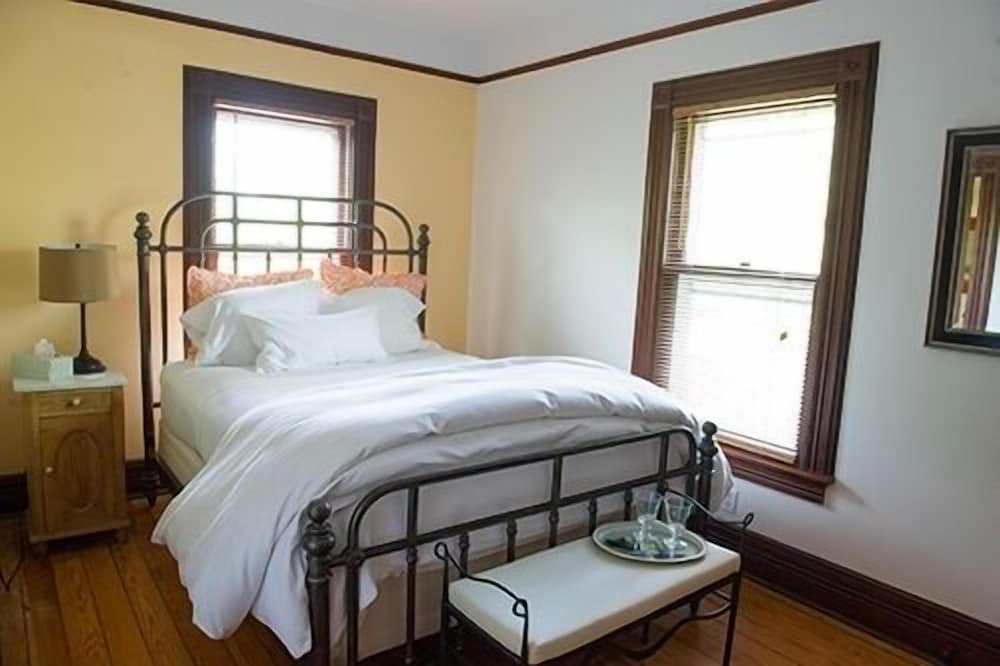 Room, 1 Queen Bed photo 1