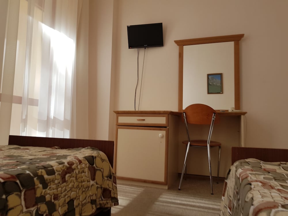 Economy Double or Twin Room, 2 Twin Beds, Courtyard View photo 1