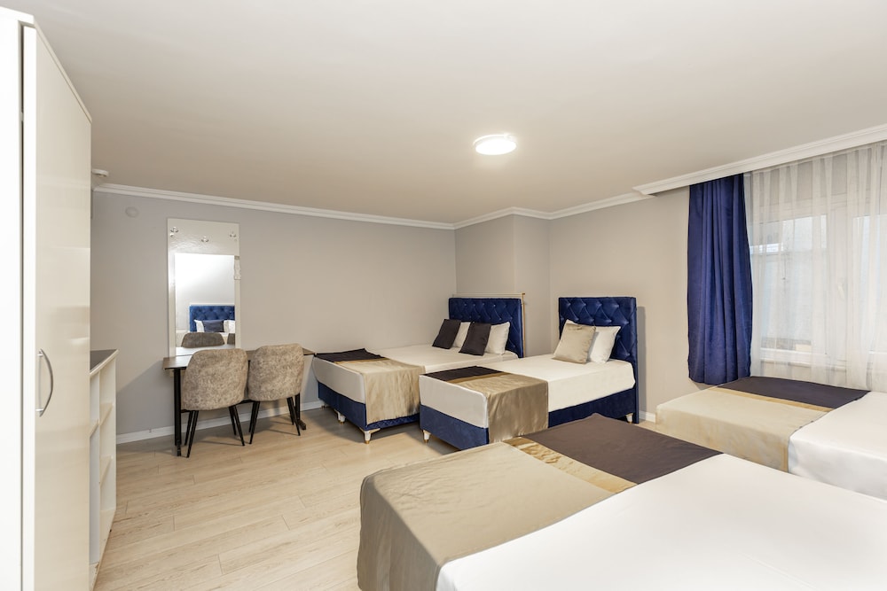 Family Room photo 3