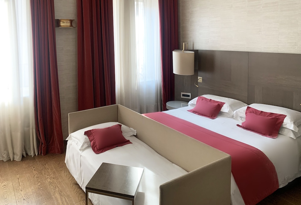 Family Triple Room thumbnail 5