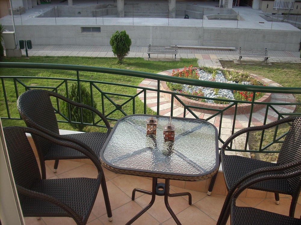 Basic Triple Room, Balcony photo 3