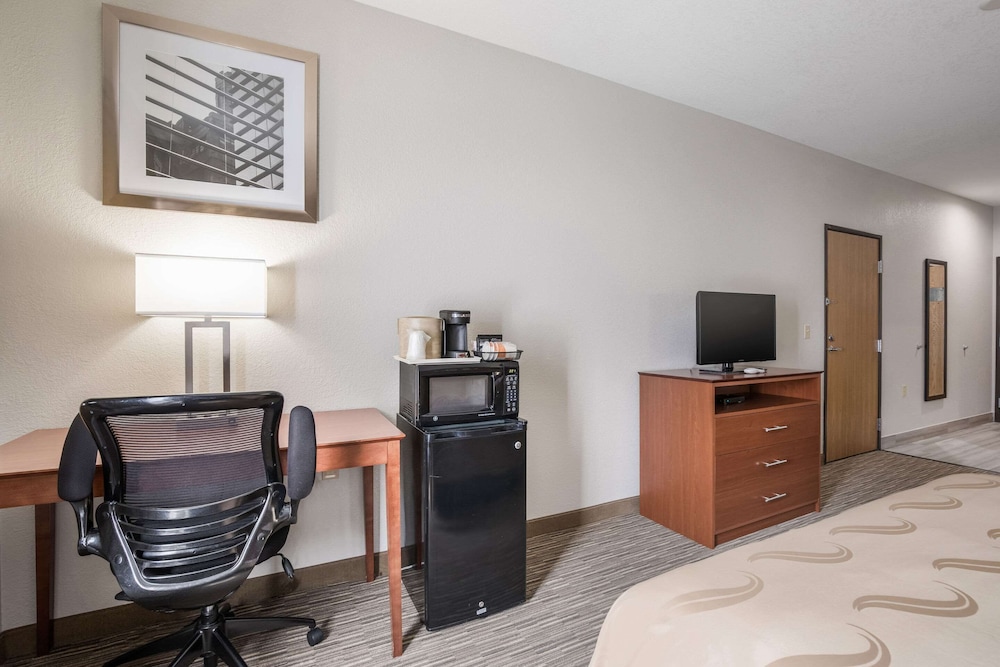 Room, 2 Queen Beds, Accessible, Non Smoking - Photo 2