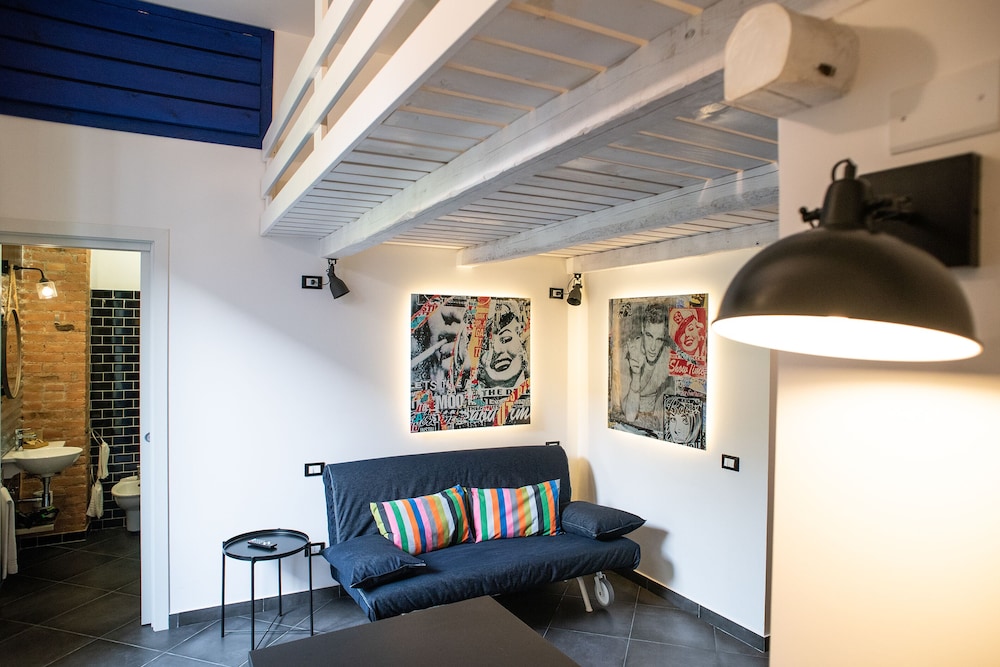 Junior Studio Suite, Balcony (Orange) photo 3