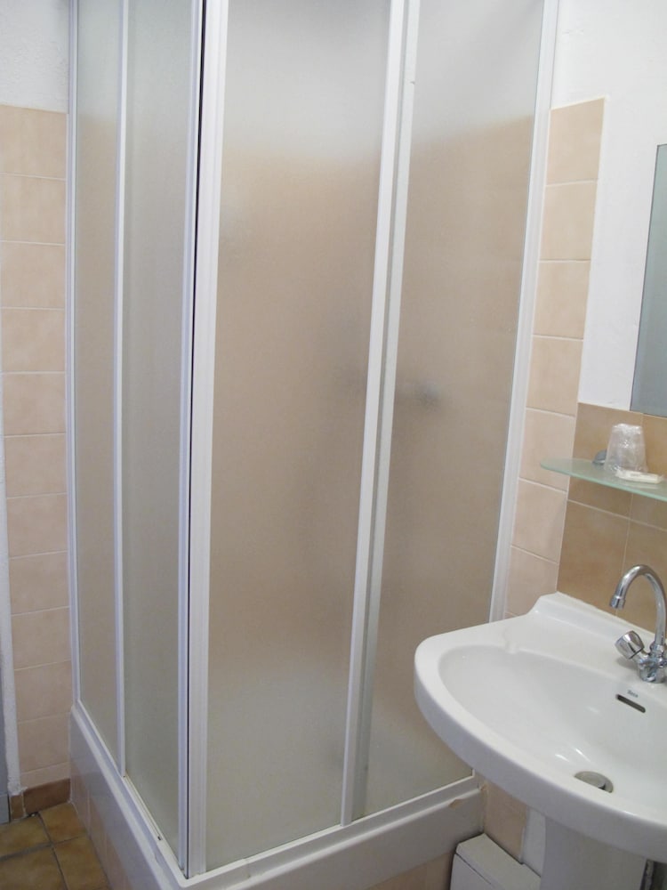 Quadruple Room, Private Bathroom photo 3