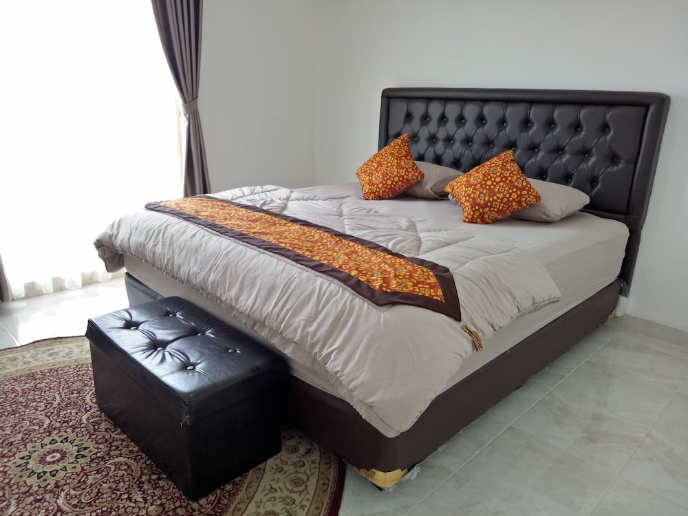House, 2 Bedrooms photo 1