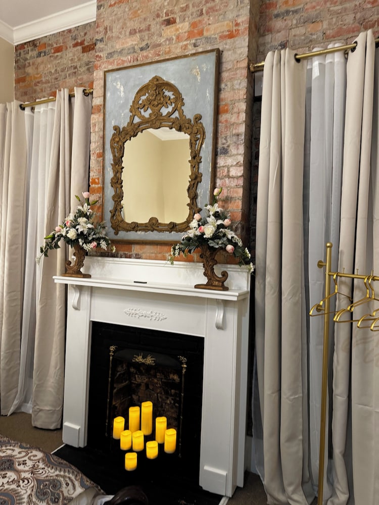 Romantic Single Room, 1 Queen Bed, Non Smoking photo 3