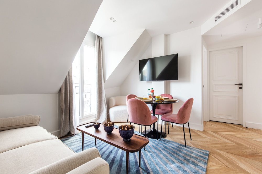 Executive Apartment, 3 Bedrooms, Balcony, City View thumbnail 5