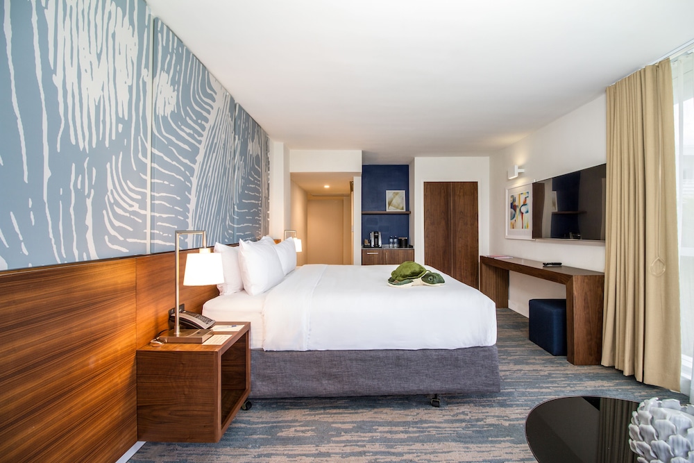 Junior Studio Suite, 1 King Bed with Sofa bed, Corner (Junior Suite King Bed Room and Queen) - Photo 4