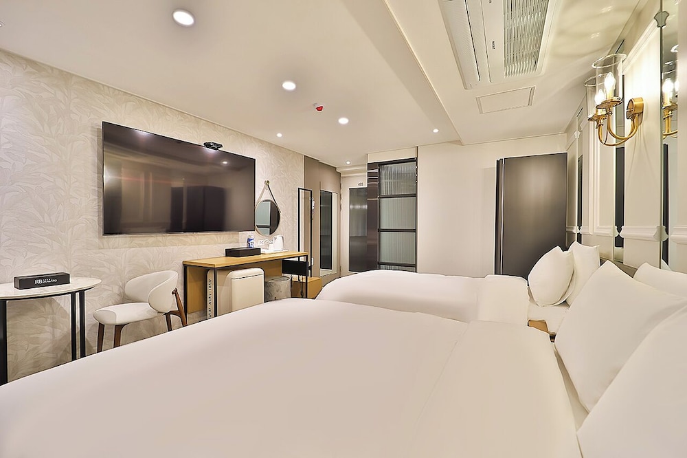 Deluxe Twin Room - Photo 7