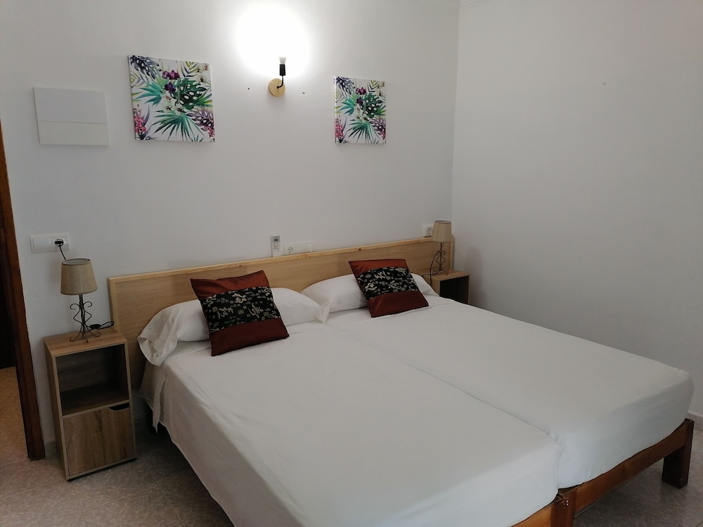 Basic Twin Room - Photo 1