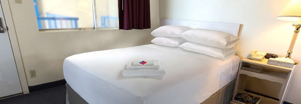 Room, 1 Double Bed, Accessible, Non Smoking - Photo 2