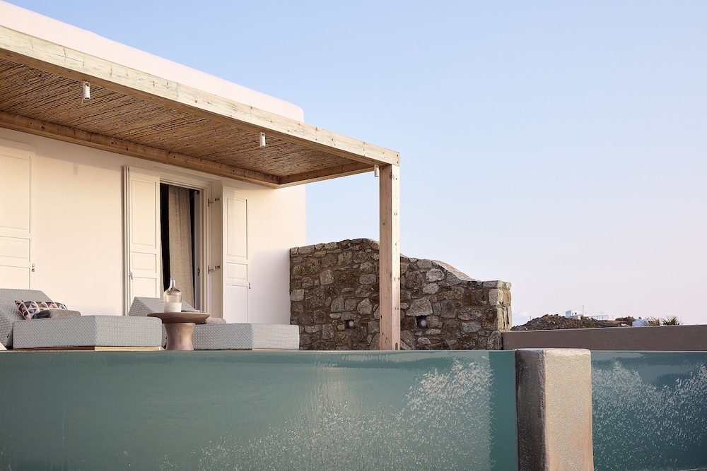 Eros Suite with Infinity Private Heated Pool photo 2