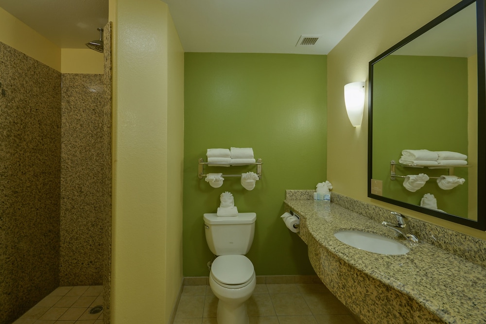 Standard Room, 2 Queen Beds - Photo 5