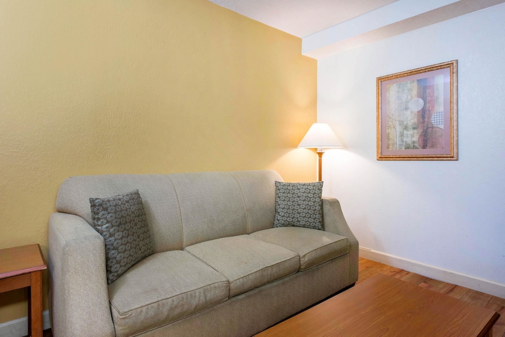 Suite, Multiple Beds, Non Smoking (Upgrade)