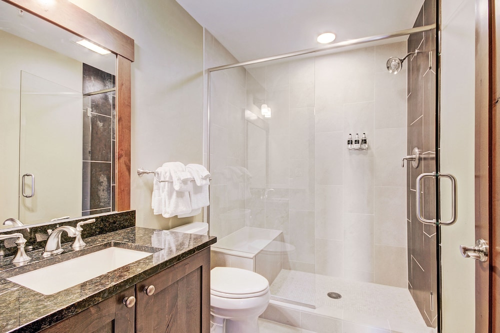 Condo, 2 Bedrooms, Slope side photo 2