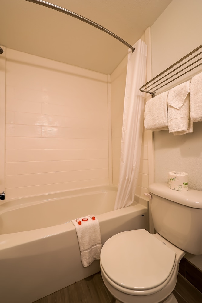Room, 1 Double Bed - Photo 8