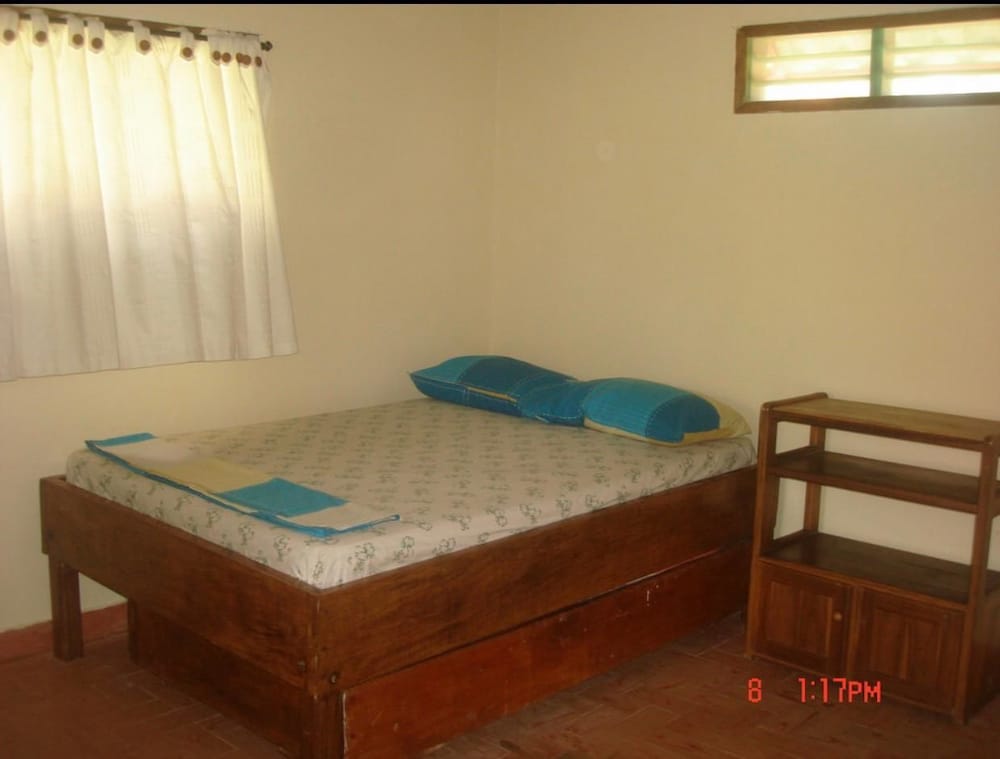 Basic Double Room, 1 Queen Bed
