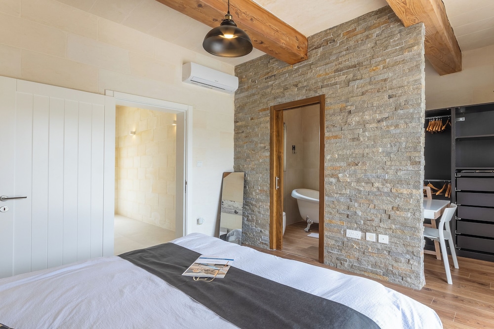 Family Villa, Multiple Bedrooms (Solaris Gozitan Villa With Pool Gozo) photo 3