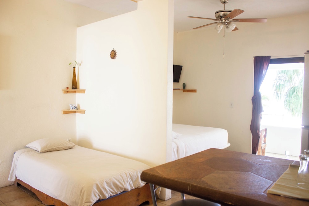 Deluxe Double Room, Balcony, Beach View photo 3