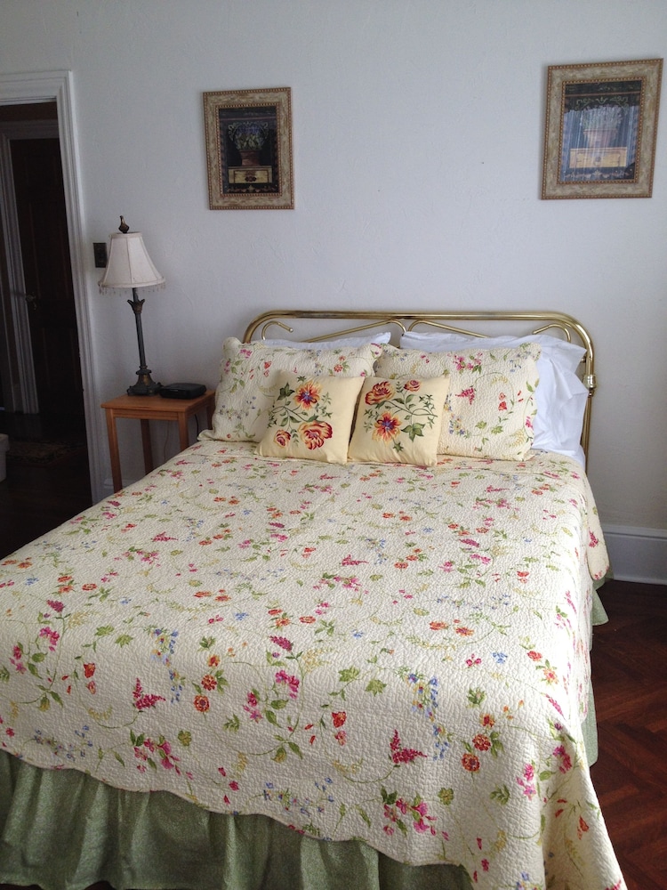 Standard Double Room, 1 Queen Bed, Private Bathroom photo 3