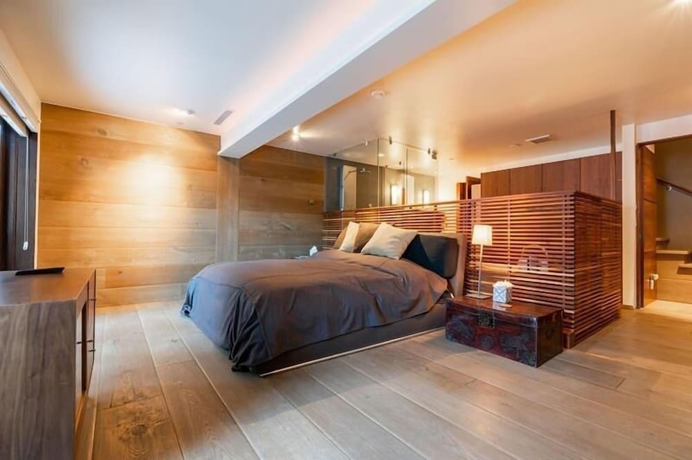 Standard Room, 1 Queen Bed, Balcony, Garden View