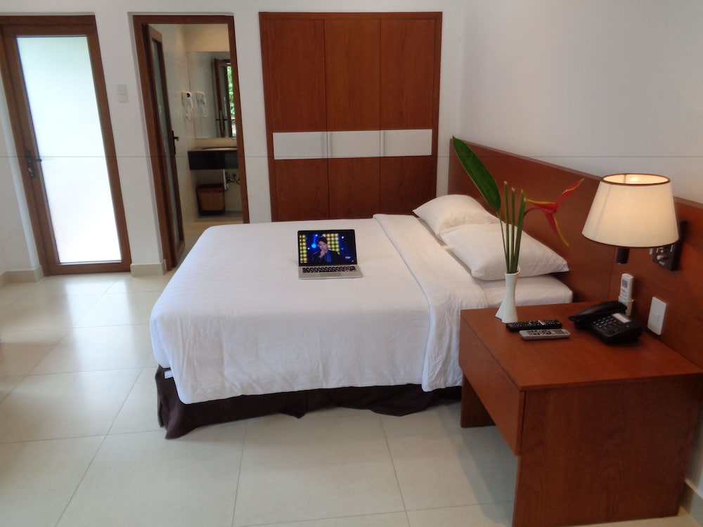Deluxe Double Bungalow photo 2