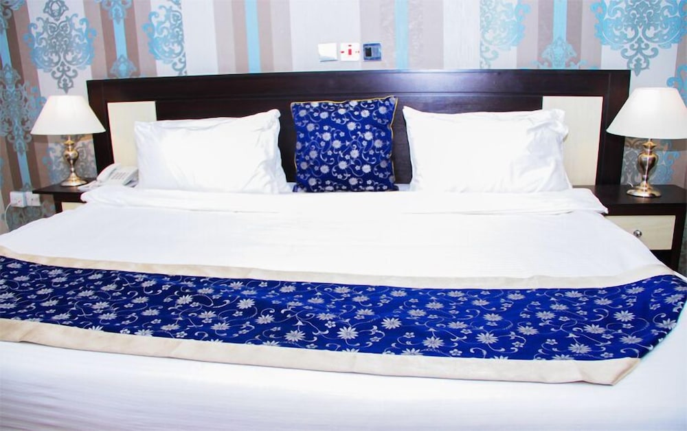 Executive Room - Photo 1
