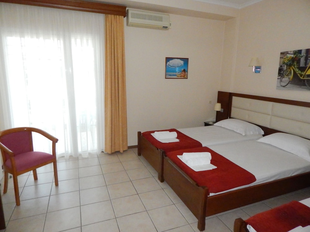 Standard Triple Room photo 2