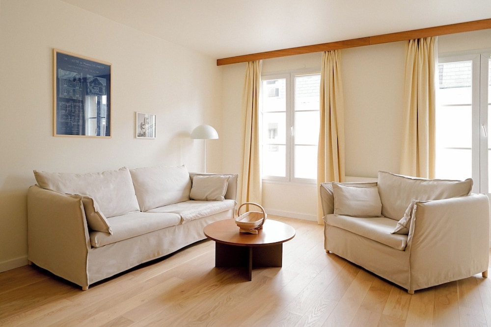 Family Room, 2 Bedrooms - Photo 8