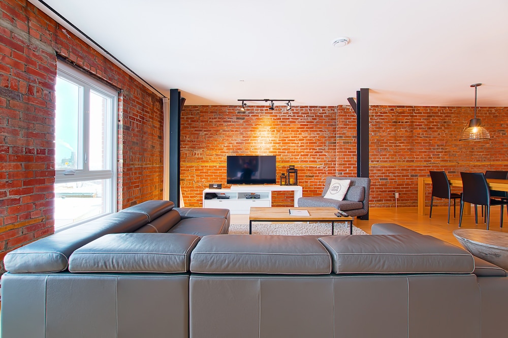 Deluxe Penthouse, 2 Bedrooms (404)