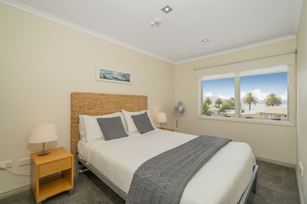Luxury Apartment, 4 Bedrooms, Partial Ocean View photo 3