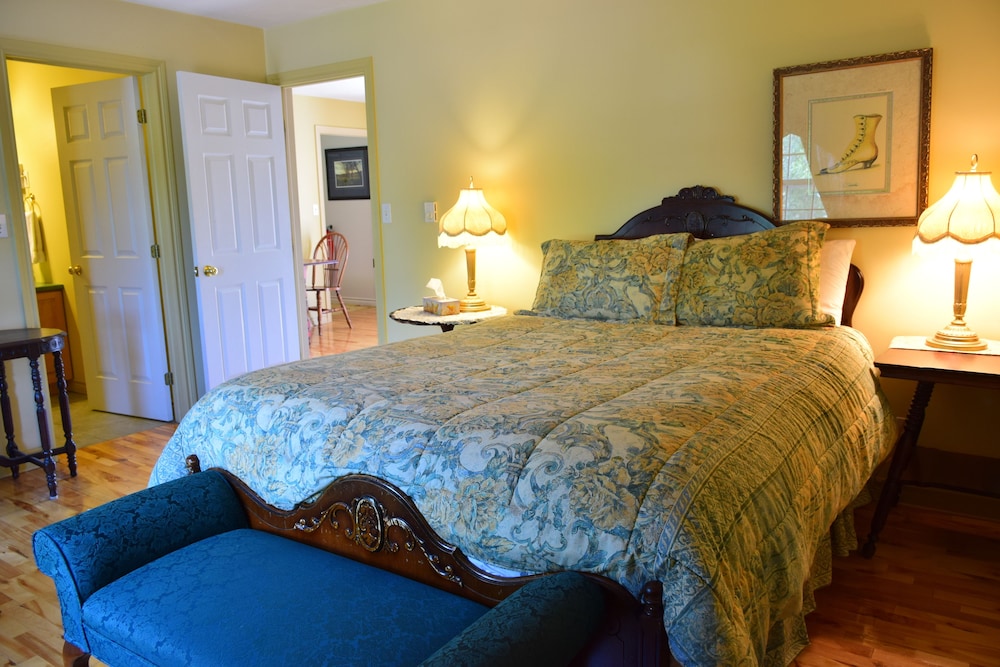 Family Suite, 2 Queen Beds, Fireplace photo 2