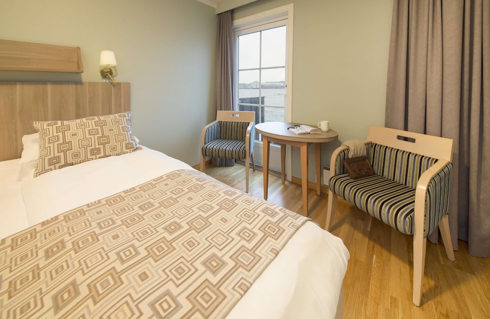 Standard Room, 1 King Bed - Photo 1