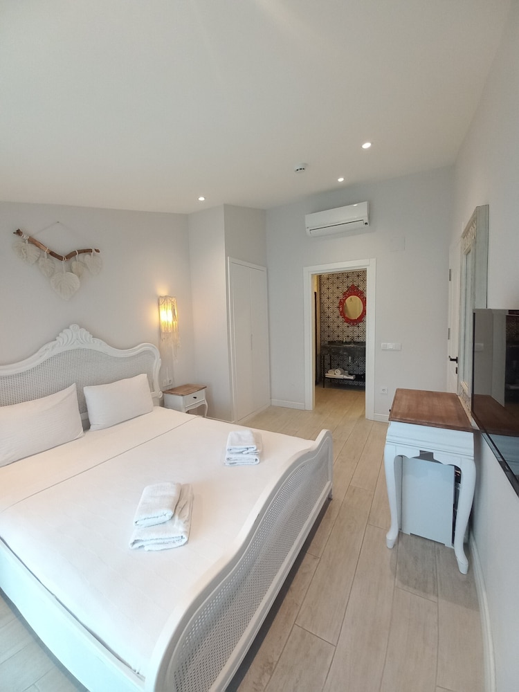 Standard Quadruple Room - Photo 16