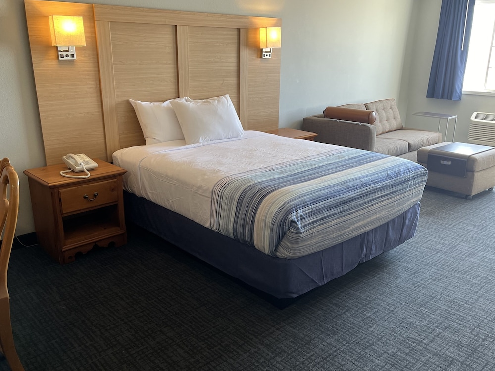 Family Suite, Multiple Beds, Non Smoking photo 3