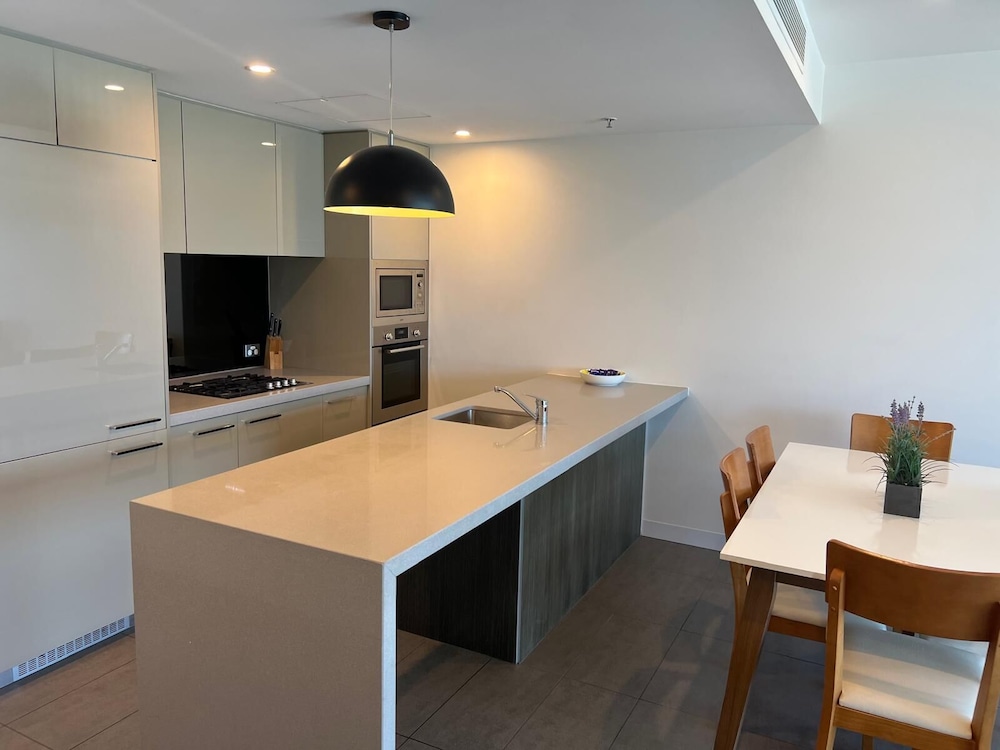 Two Bedroom One Bathroom Gabba View Apartment photo 2