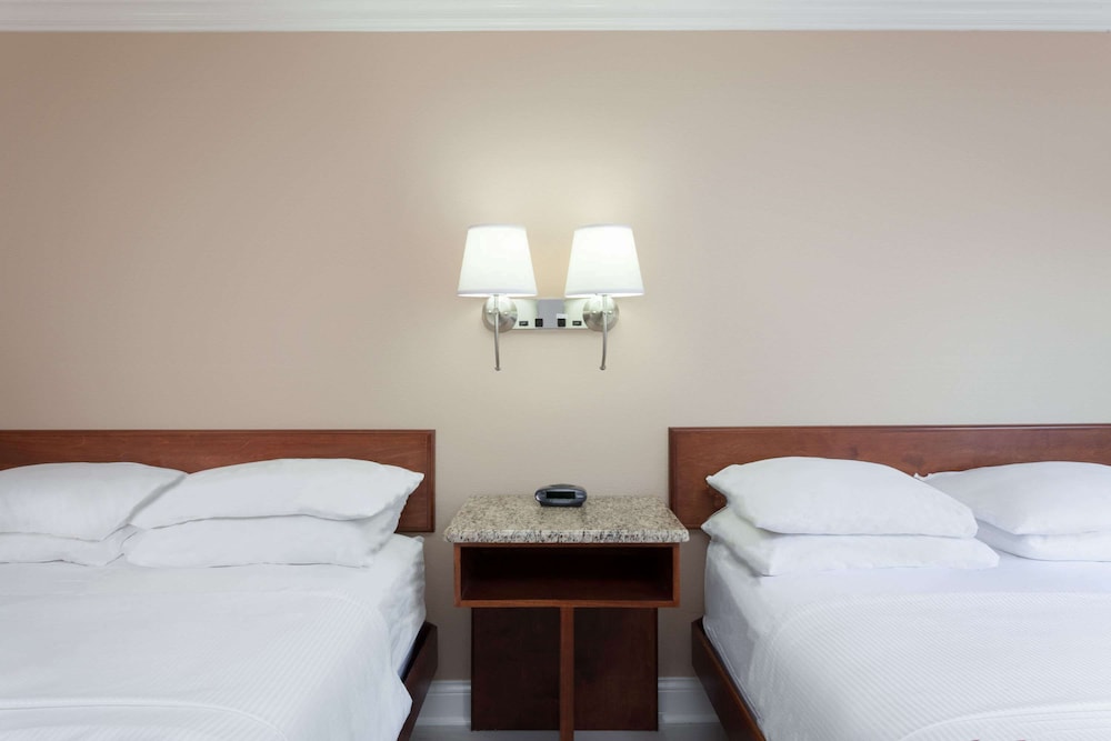 Standard Room, 2 Queen Beds - Photo 1