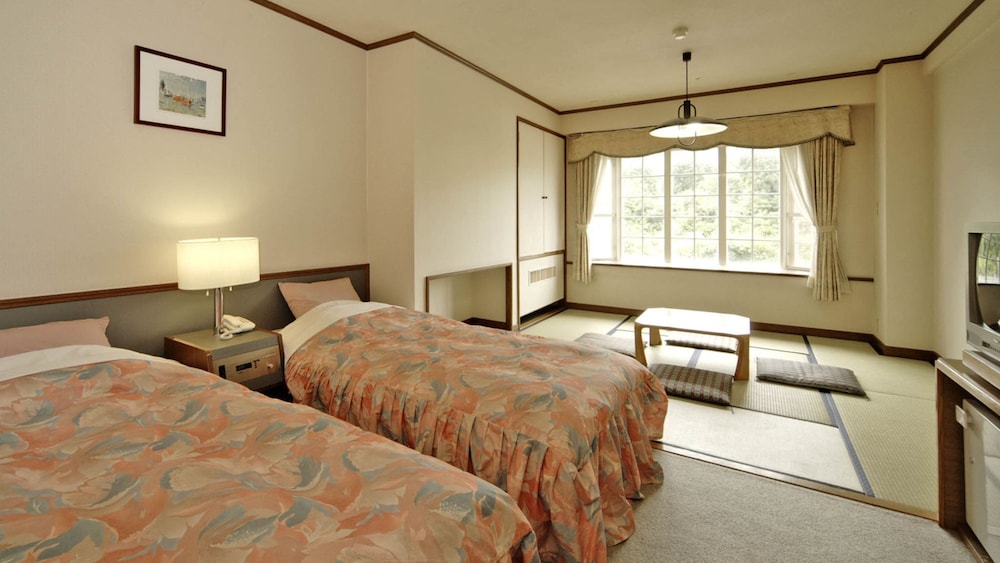 Family Room With Tatami Area
