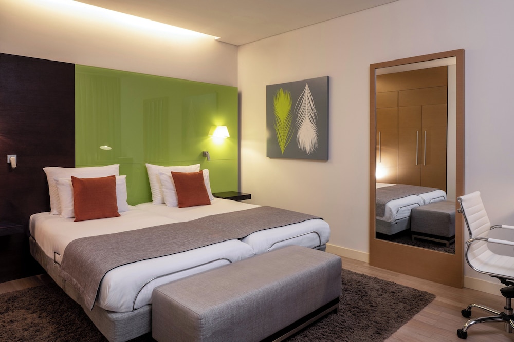Standard Room, 2 Twin Beds (Top Floor)