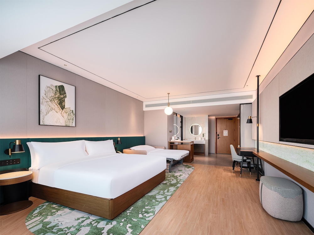 Deluxe Room, 1 King Bed with Sofa bed