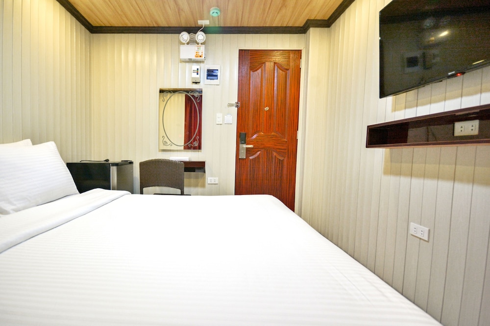 BUDGET ROOM with Shared Bathroom (Non-Beachfront) photo 2