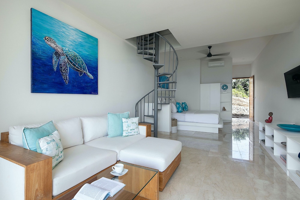 Luxury Studio Suite photo 2